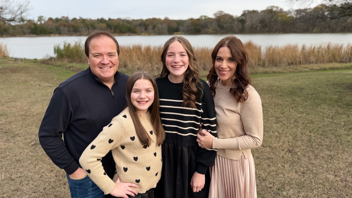 James, Starla, Adalyn and Kynsten Dean smiling by a lake in the fall